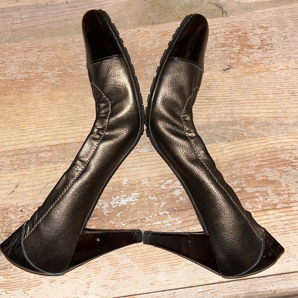Stuart Weitzman Leather Pumps Cap Toe Metallic Bronze Scrunchy Patent Spain 7 - Picture 5 of 10